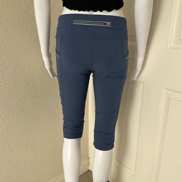 Athleta Blue Dobby Be Free Knicker Crop Capri Leggings pants size small - Picture 2 of 8